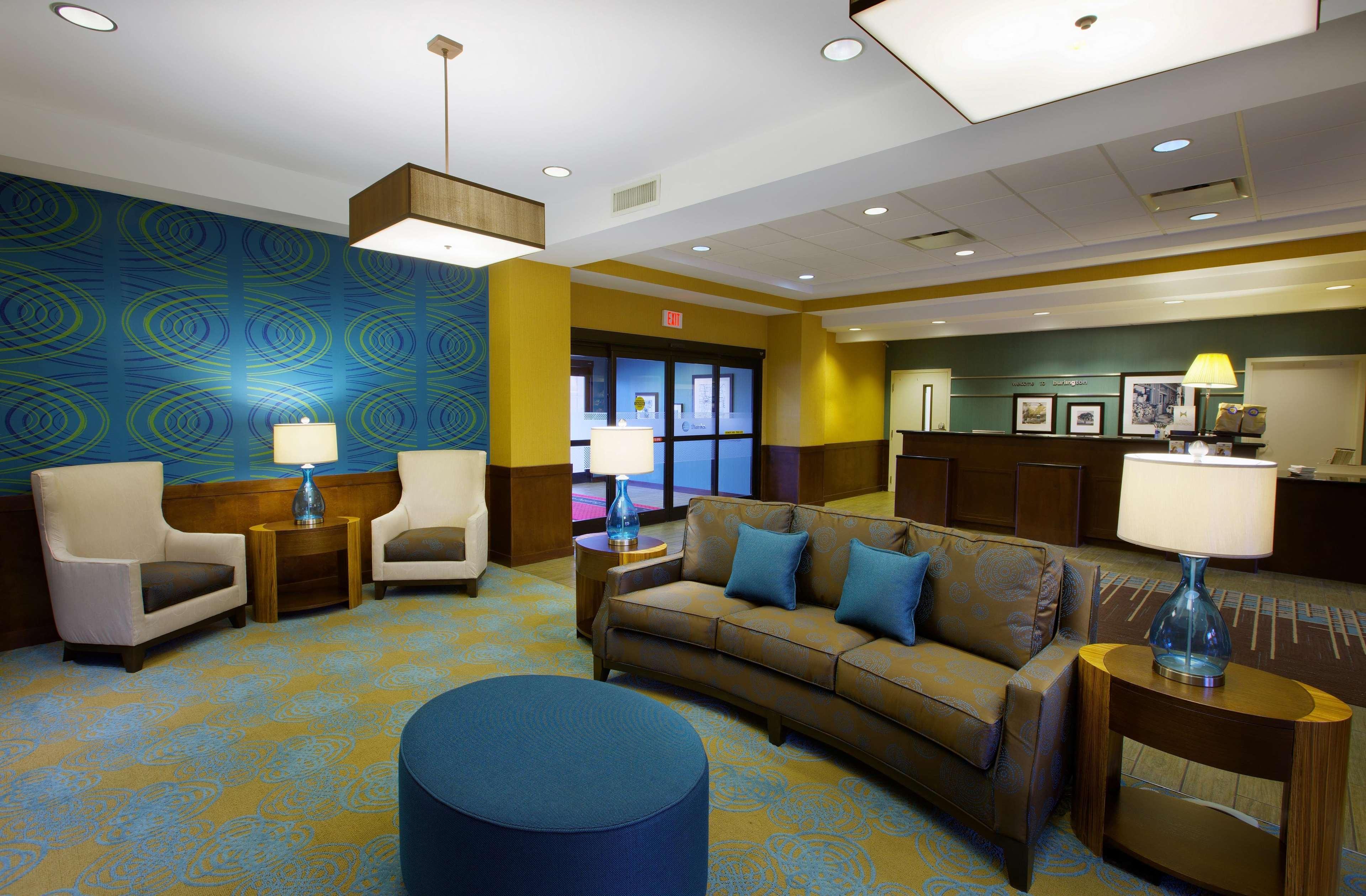 Hampton Inn & Suites Бърлингтън Екстериор снимка