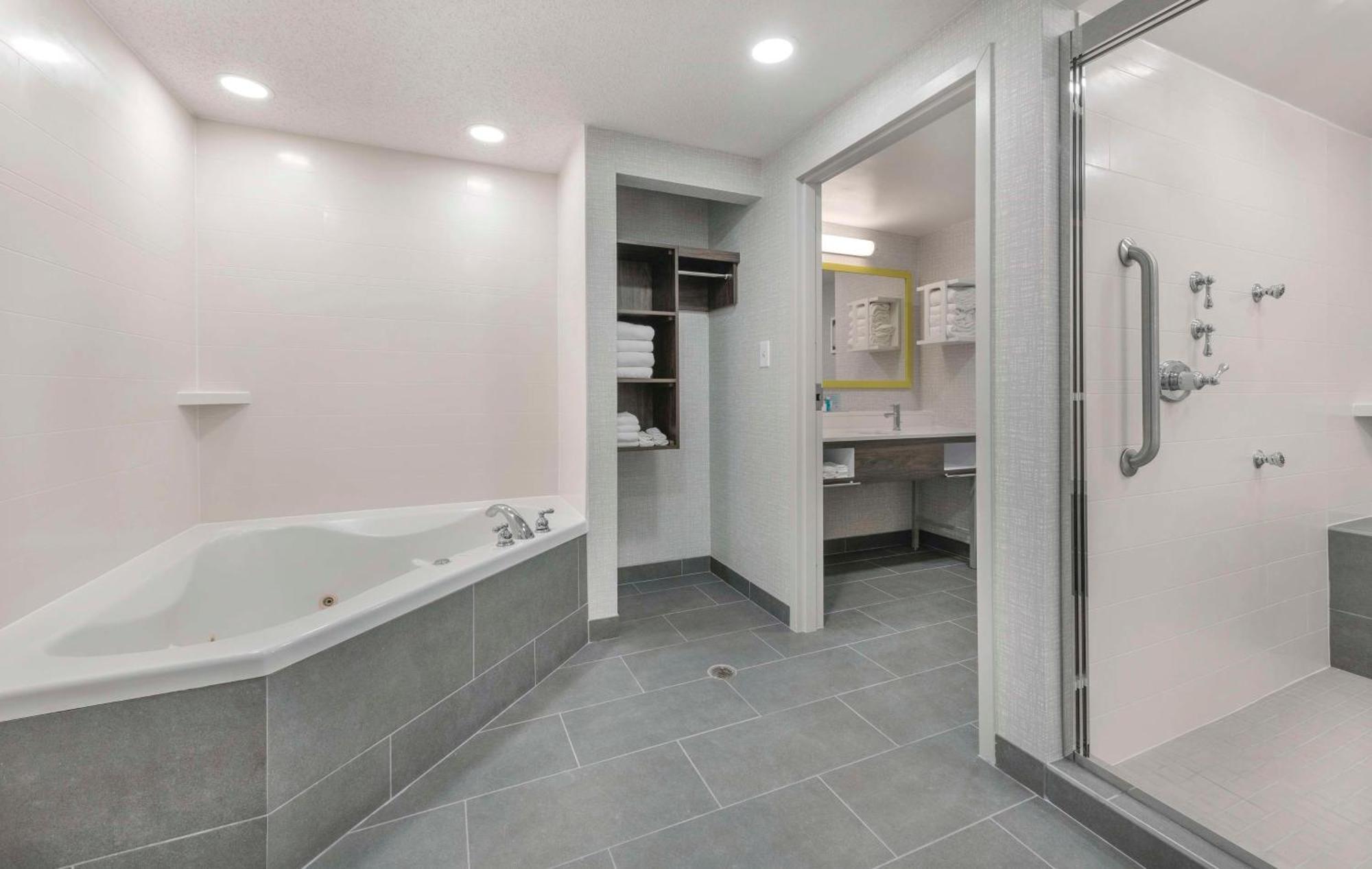 Hampton Inn & Suites Бърлингтън Екстериор снимка