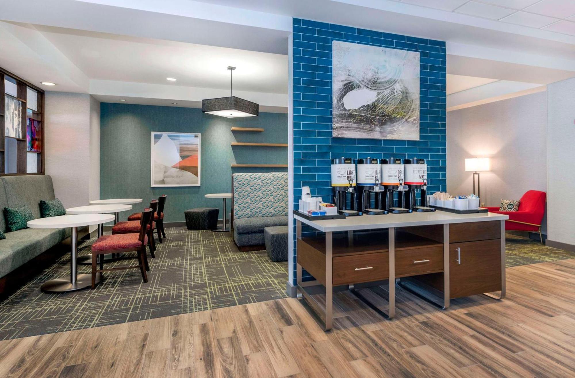 Hampton Inn & Suites Бърлингтън Екстериор снимка
