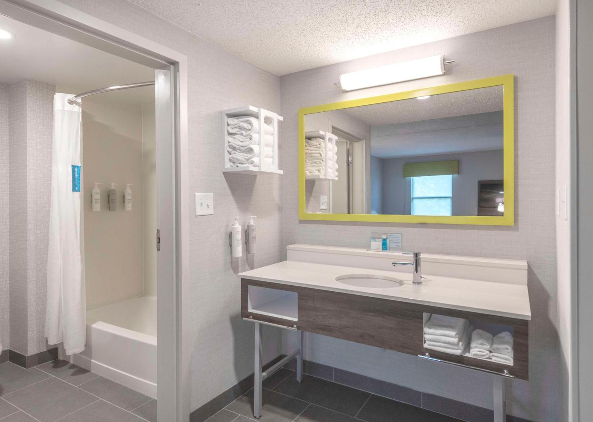 Hampton Inn & Suites Бърлингтън Екстериор снимка