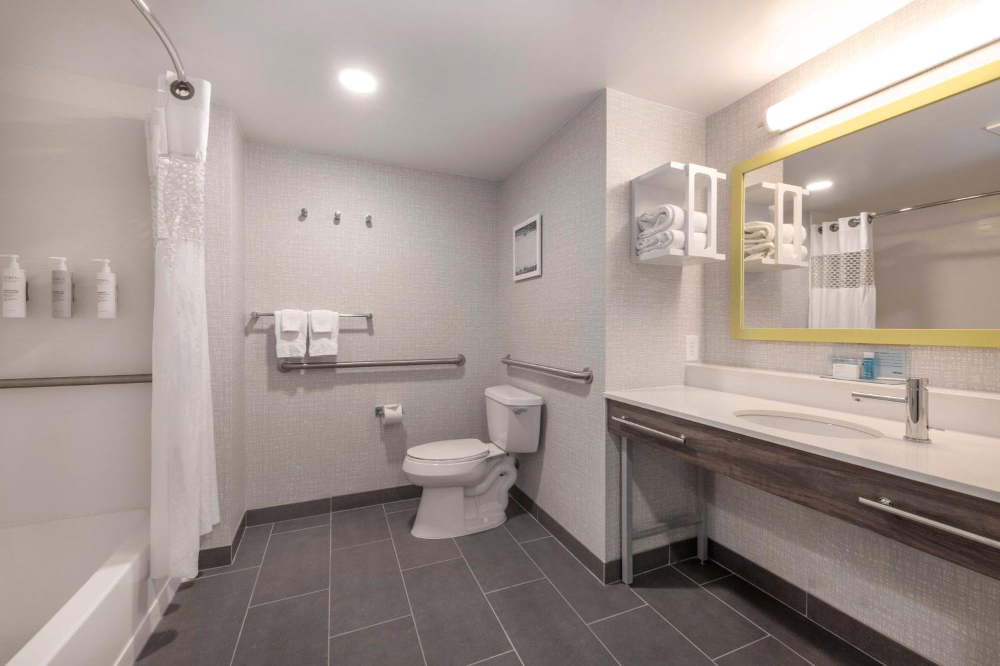 Hampton Inn & Suites Бърлингтън Екстериор снимка