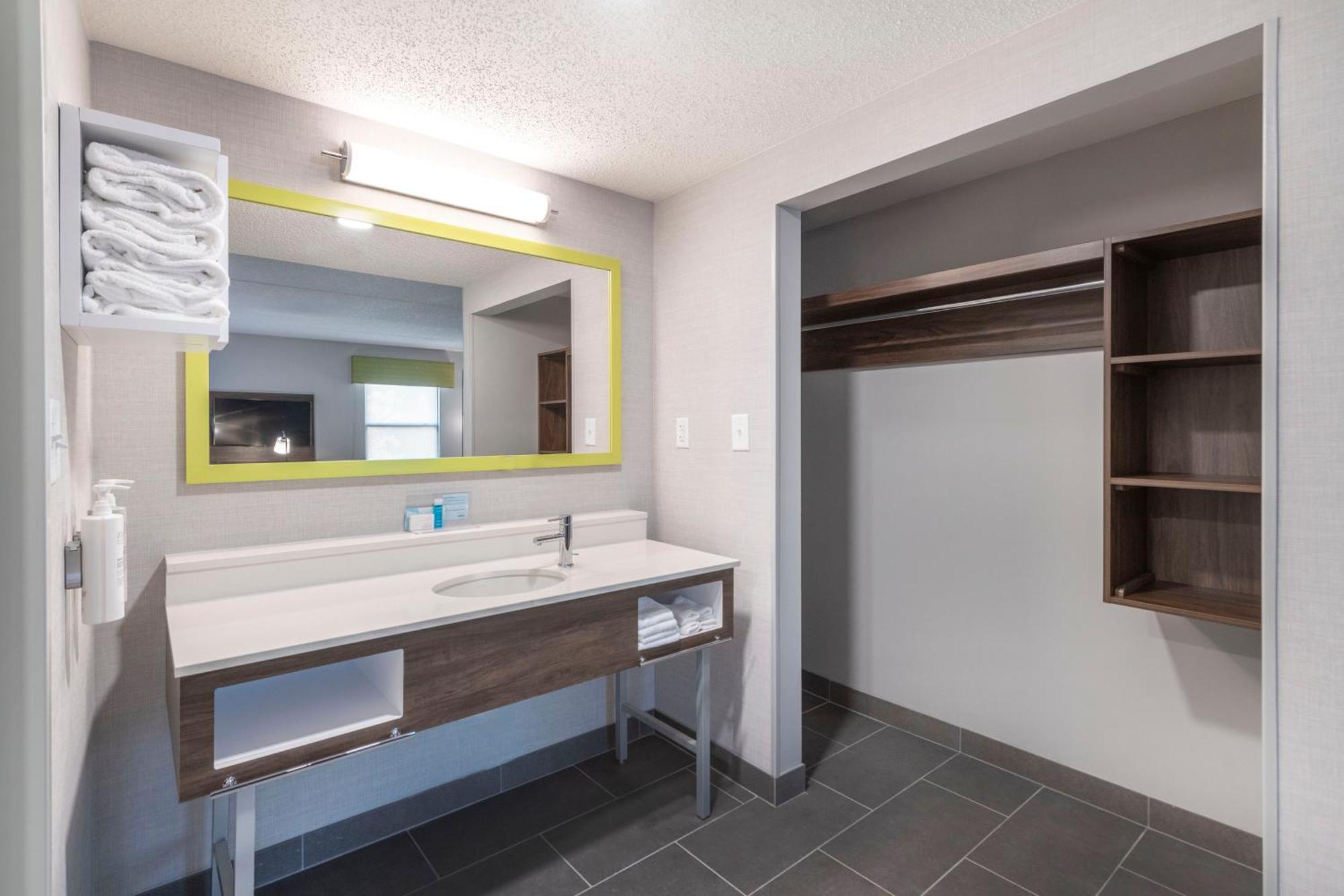 Hampton Inn & Suites Бърлингтън Екстериор снимка