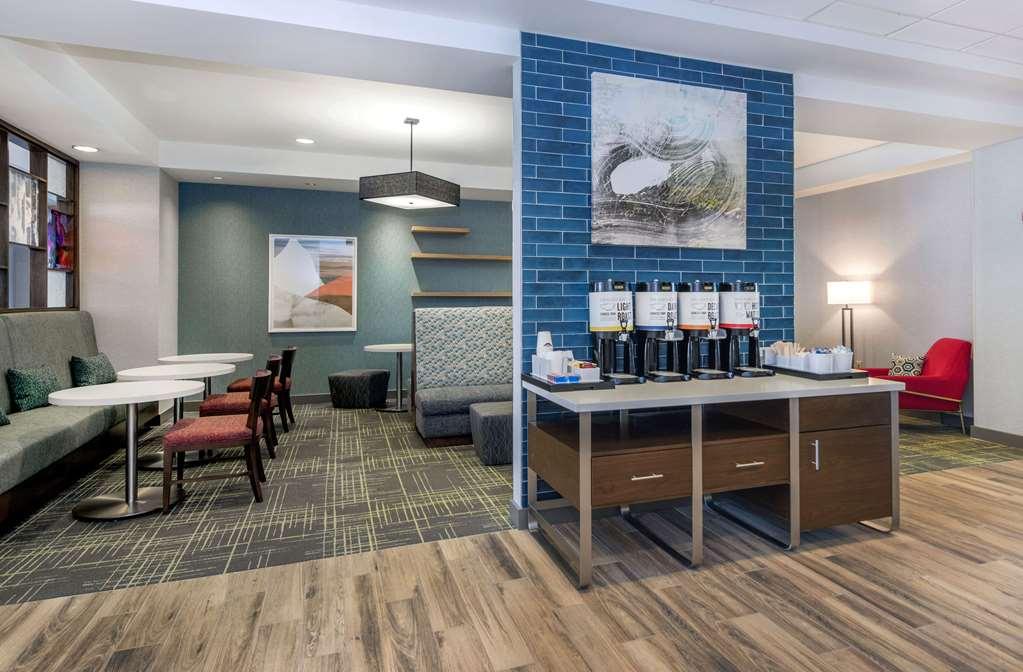 Hampton Inn & Suites Бърлингтън Ресторант снимка