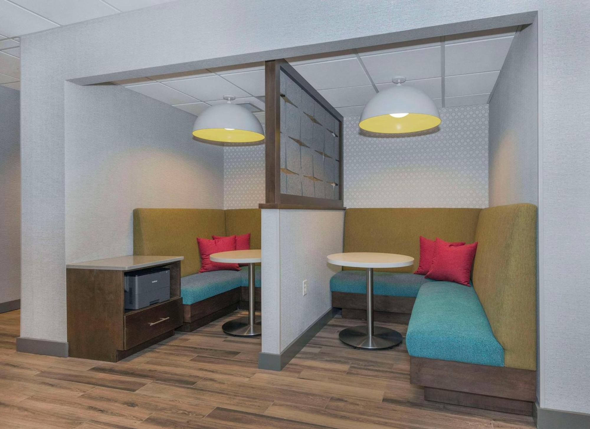 Hampton Inn & Suites Бърлингтън Екстериор снимка