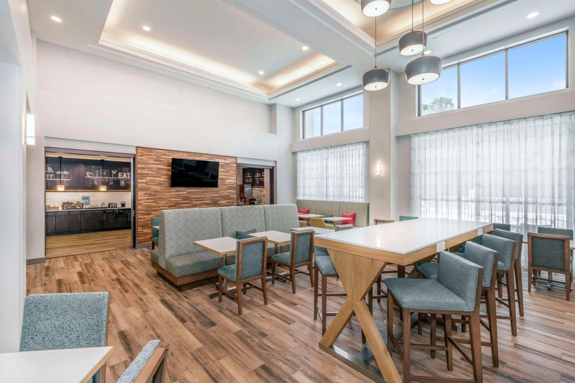 Hampton Inn & Suites Бърлингтън Екстериор снимка