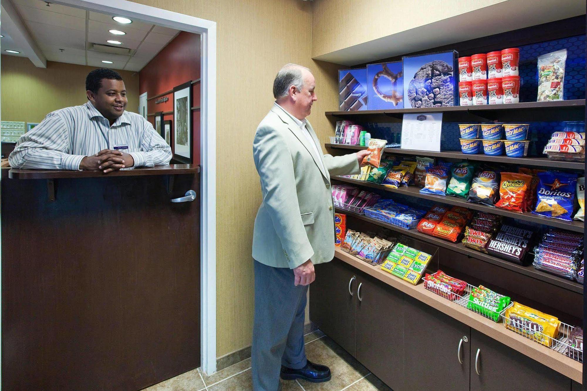 Hampton Inn & Suites Бърлингтън Ресторант снимка