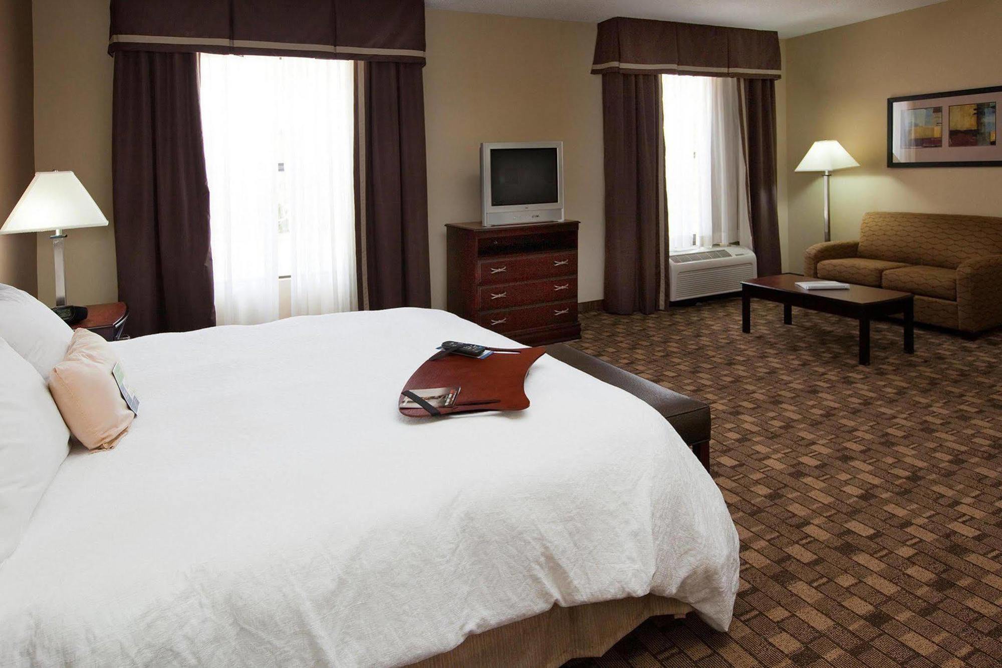 Hampton Inn & Suites Бърлингтън Стая снимка